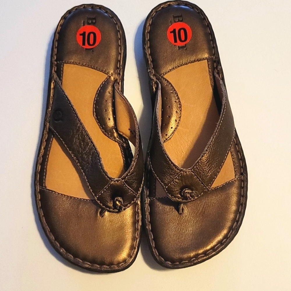 NEW Born Bronze Flip Flip Thong Saldals Sz 10